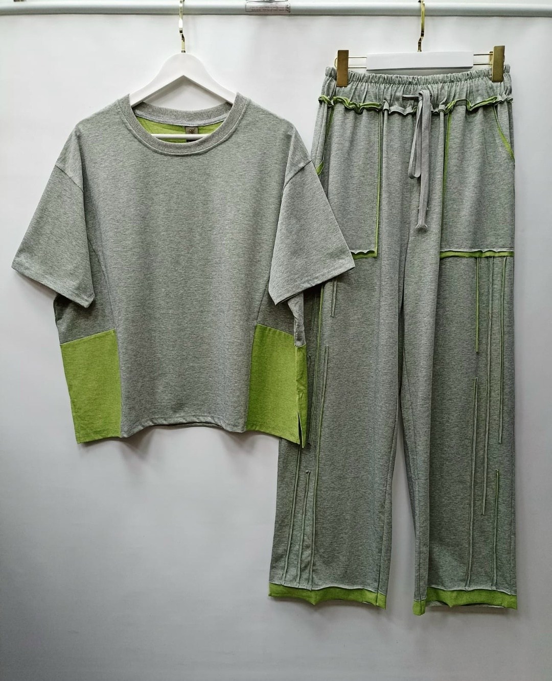 костюм повседневный,комплект одежды,костюм с футболкой и брюками,брюки модные