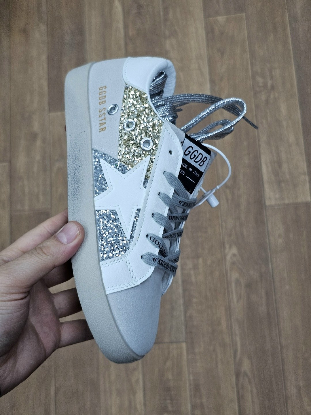 golden goose кеды super-star с блестками серебристый,,голден гус кеды блестящие,голден гус кеды,блестящие кроссовки