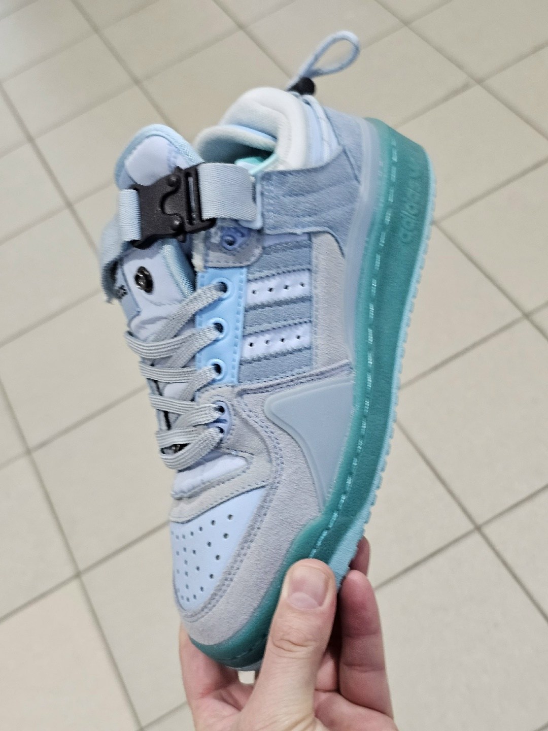 adidas forum buckle low bad bunny blue tint,adidas forum low x bad bunny blue / grey,кроссовки adidas forum low x bad bunny blue / grey,кроссовки adidas,adidas forum x bad bunny blue