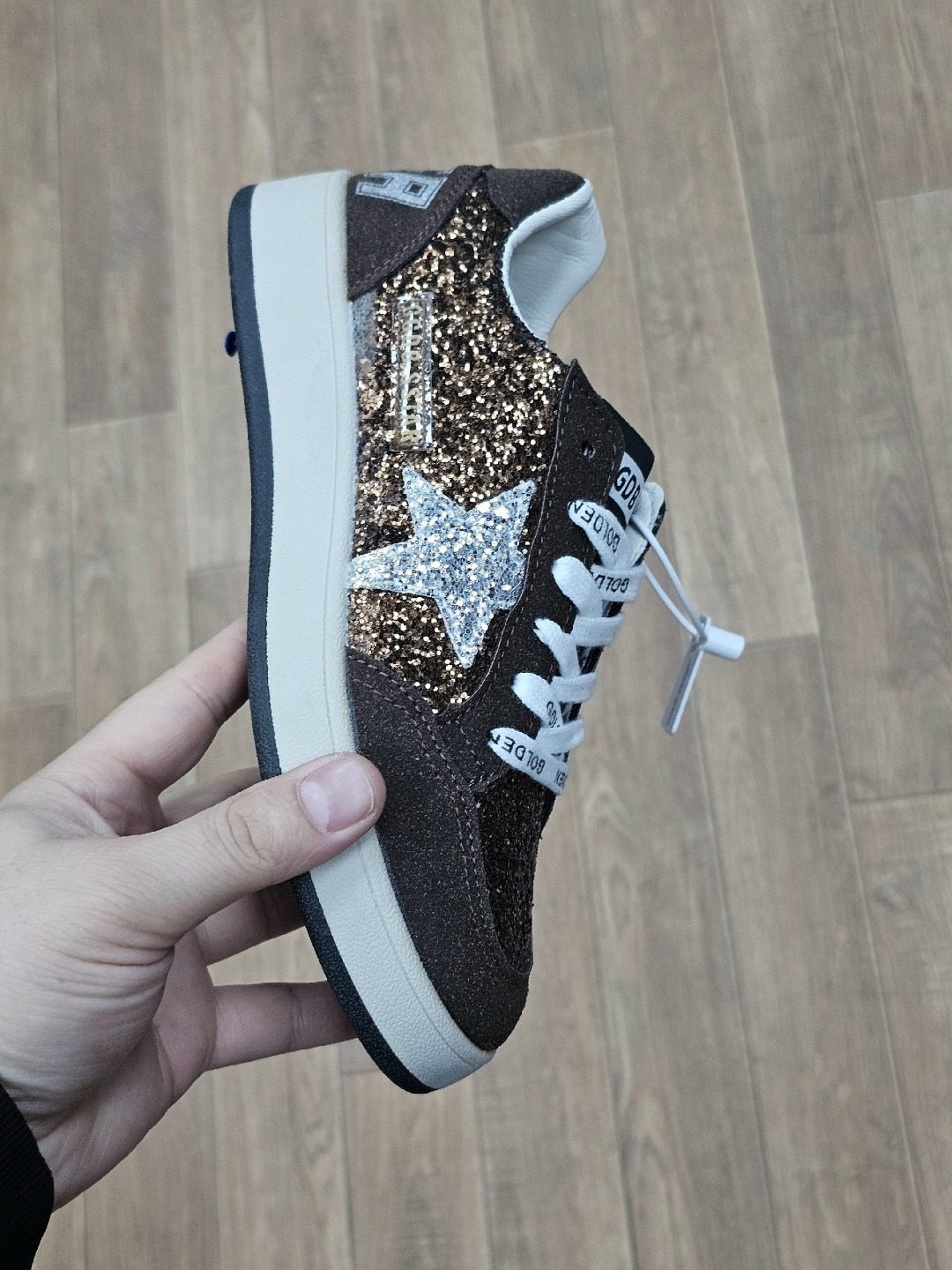 ,кроссовки golden goose с пайетками на платформе,golden goose кроссовки,кроссовки женскиe,кеды golden goose