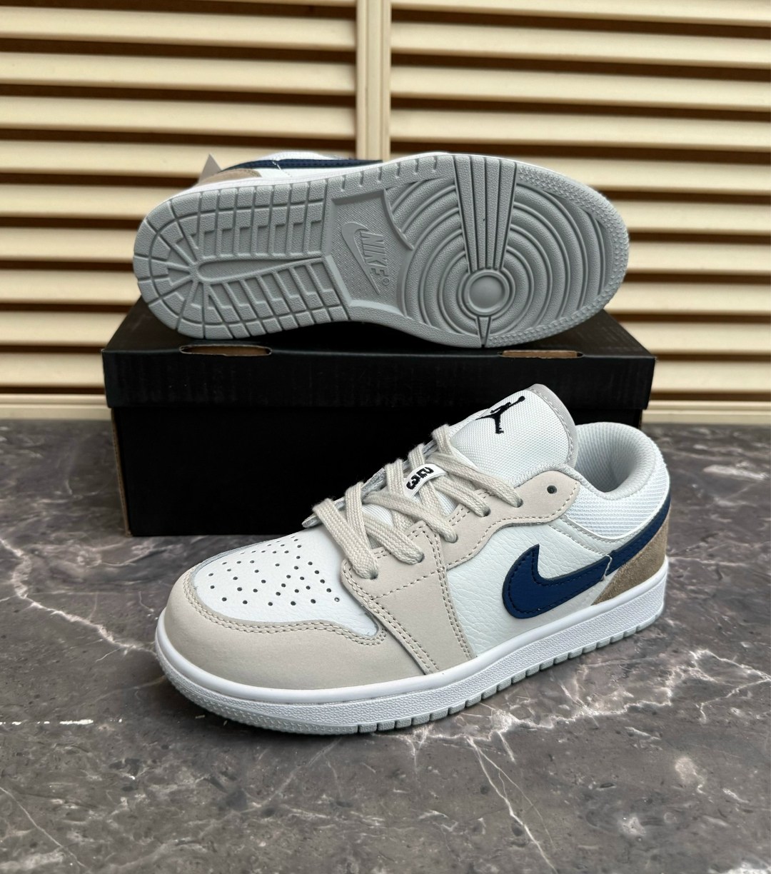кроссовки женские nike air jordan,кроссовки nike air jordan 1 low,кроссовки nike air jordan 1 low paris,джорданы кроссовки бежевые,nike air jordan 1 low