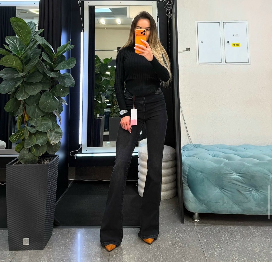 джинсы клеш с кожаной курткой,джинсы из коттон стильные,женские джинсы,мода стиль