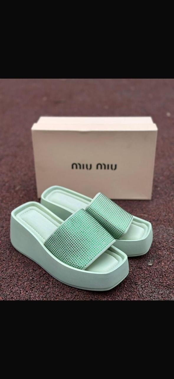 женские шлепанцы,женские шлепанцы на платформе,,модные тапочки,шлепанцы сланцы