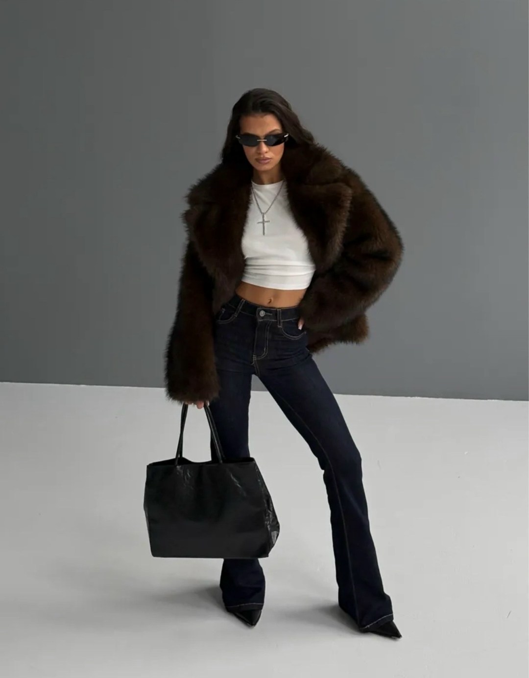 джинсы клеш женские,стильные джинсы,женские джинсы,модные джинсы,черные джинсы клеш