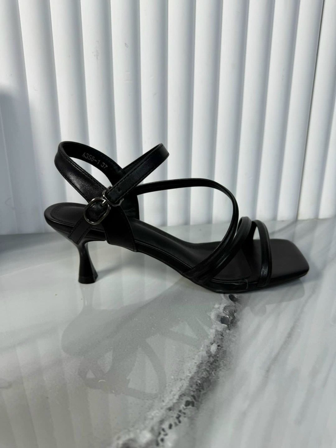 женские босоножки,босоножки с ремешками,босоножки на невысоком каблуке,босоножки на каблуках,босоножки на высоком