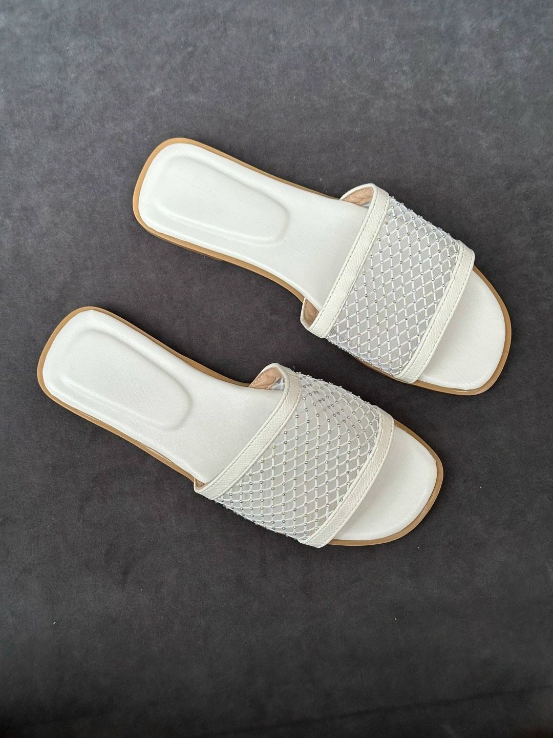 женские шлепанцы,,серебристые шлепанцы next,модные тапочки,модные шлепанцы