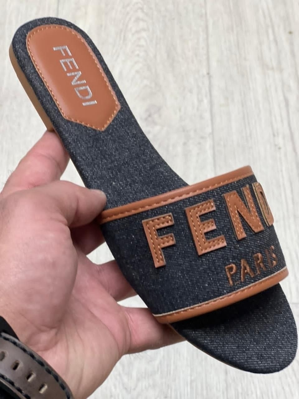 шлепанцы fendi,,босоножки fendi,тапочки fendi,fendi шлепки