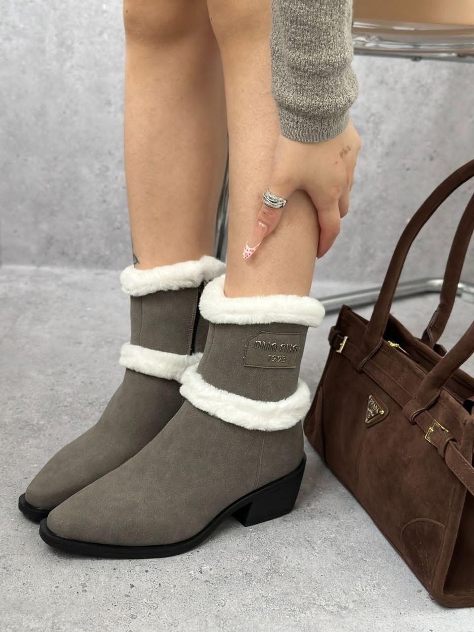 ,ботинки женские зимние miu miu,ботинки замшевые miu miu,ботинки зимние женские miu miu модель 112191,ботинки miu miu