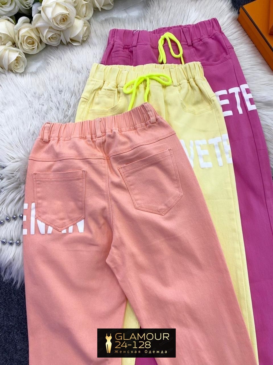 брюки розовые,брюки джоггеры,спортивные брюки с принтом,спортивные брюки,штаны розовые