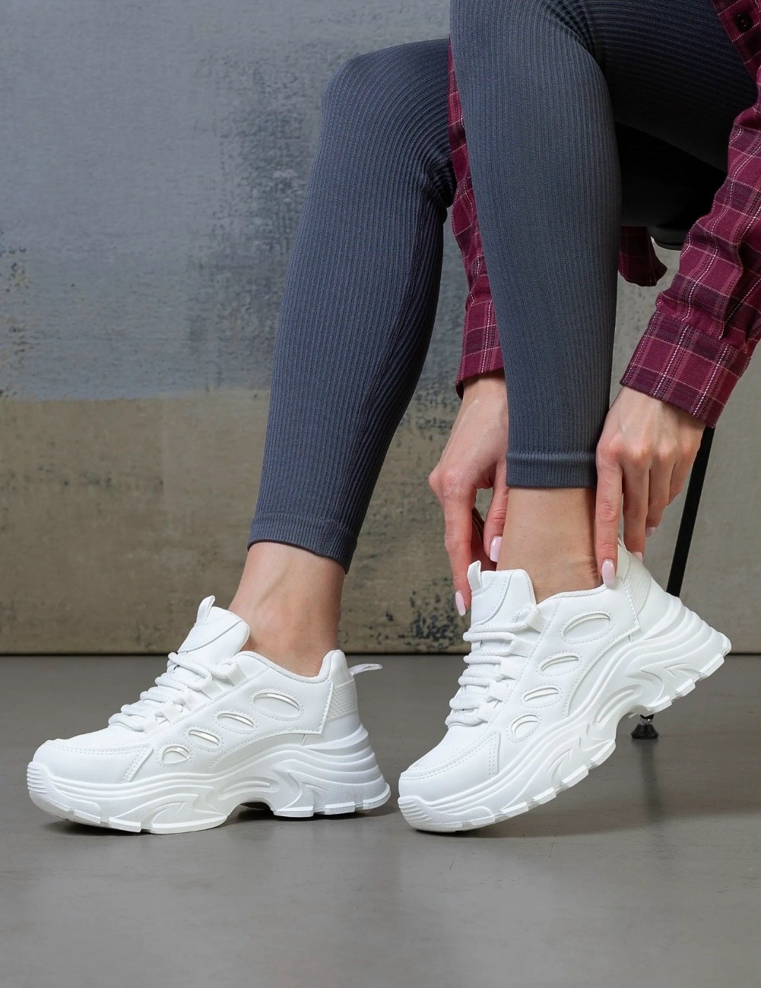 женские белые кроссовки,кроссовки женские,белые кроссовки,женские массивные кроссовки,кроссовки женские на массивной подошве