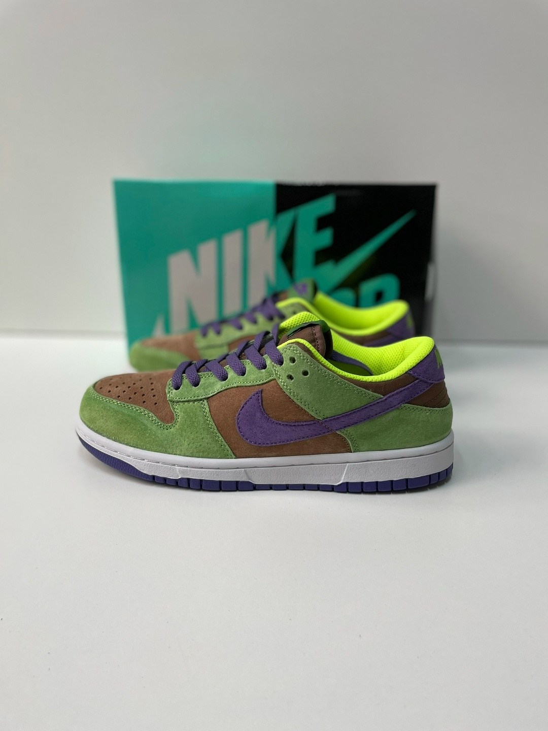 nike dunk low veneer,nike dunk sb low,nike dunk sb low green 2026,nike dunk low sp,nike dunk low