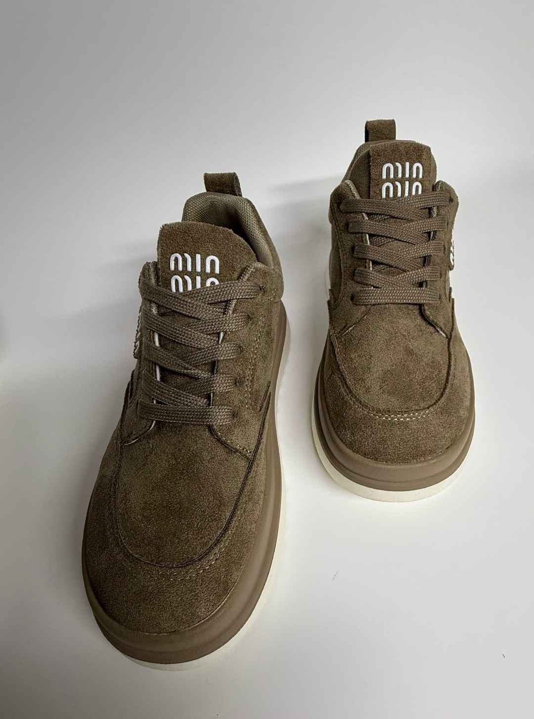 ,женские кроссовки,повседневные кроссовки,замшевые кроссовки,кроссовки платформа