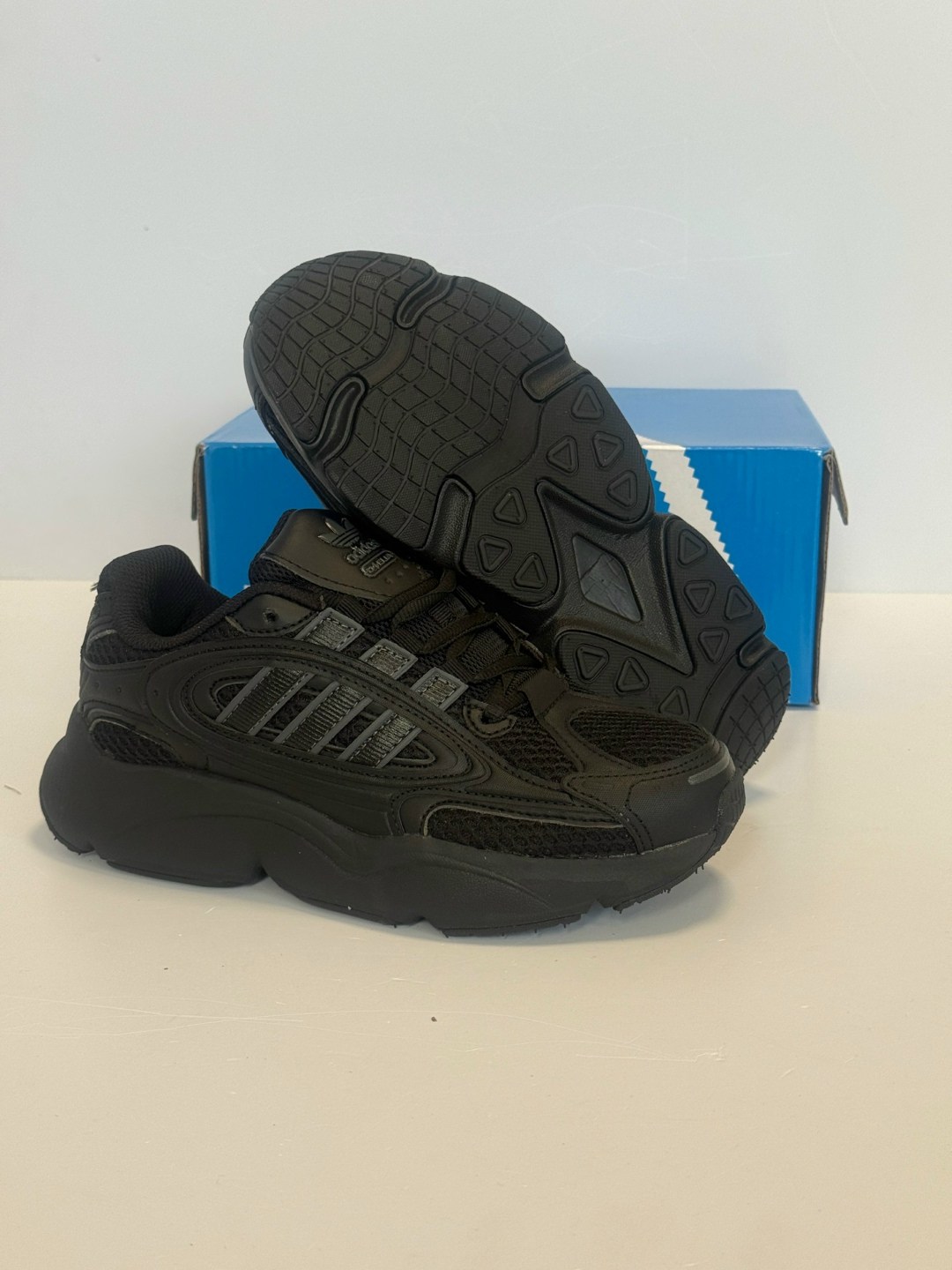 кроссовки adidas,кроссовки мужские adidas,кроссовки adidas originals,кроссовки adidas ozmillen,кроссовки