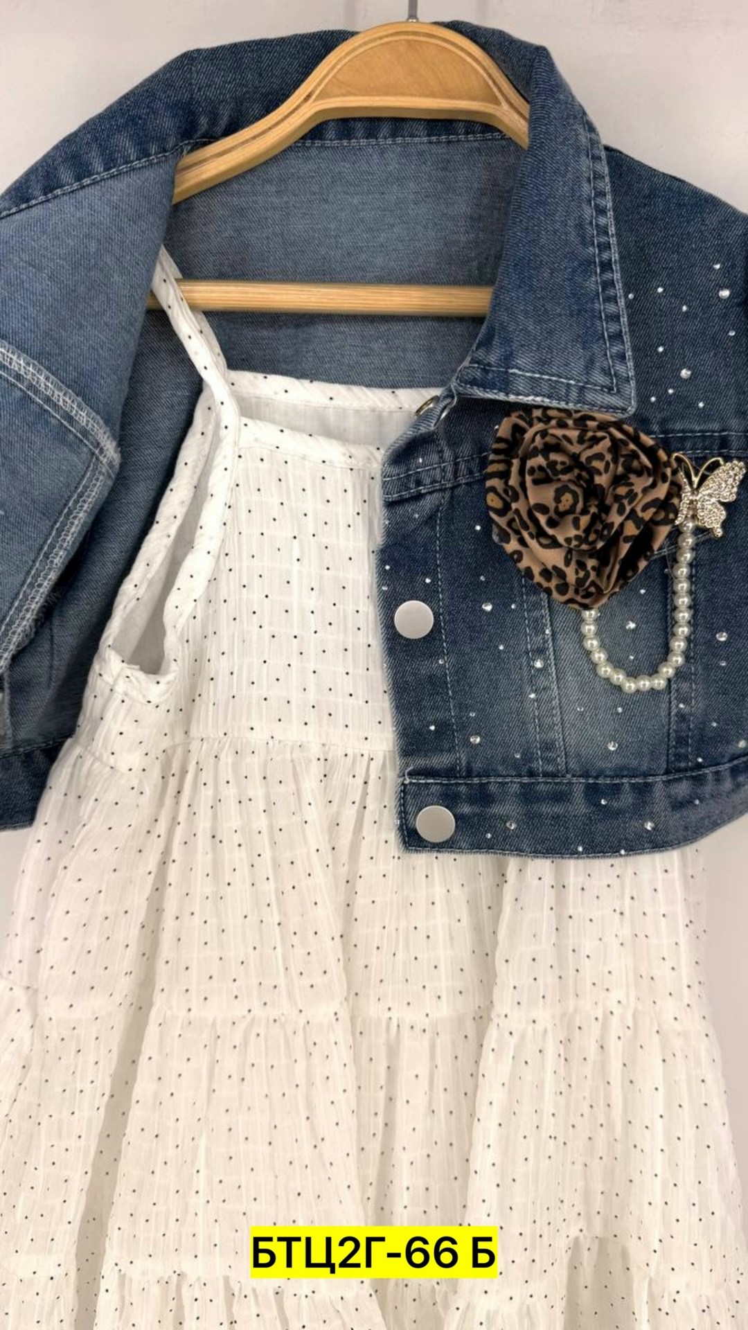 куртка джинсовая,джинсовые куртки женские,джинсовая куртка со стразами,джинсовая куртка для девочек,брошь на джинсовой куртке