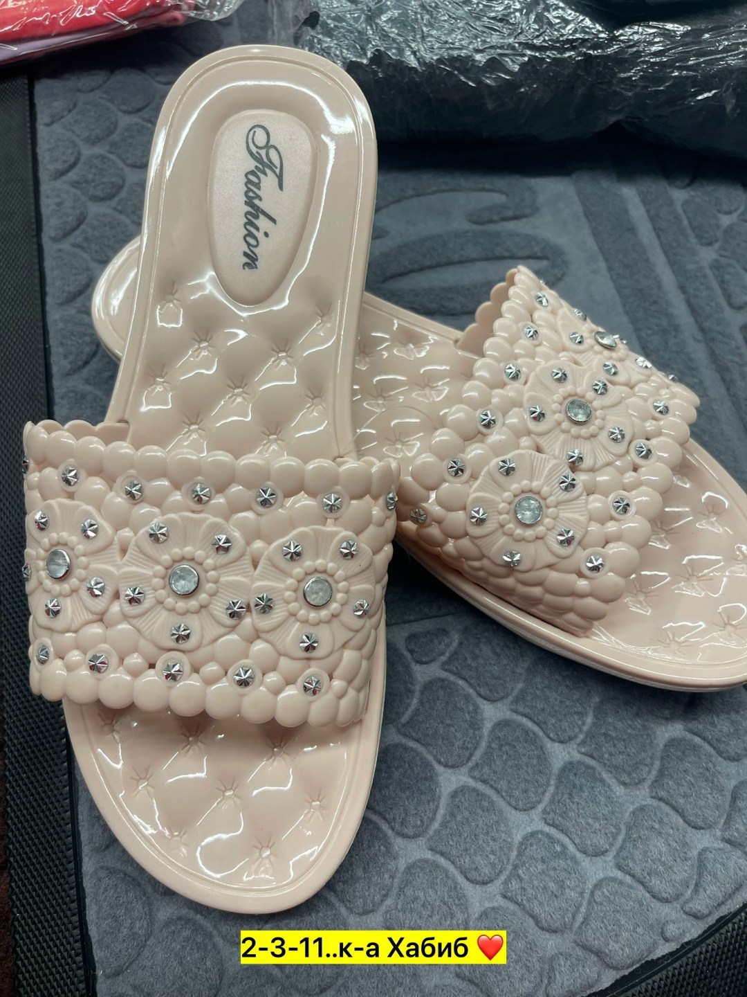 ,шлепки женские,шлепанцы женские,сланцы женские,модные шлепки