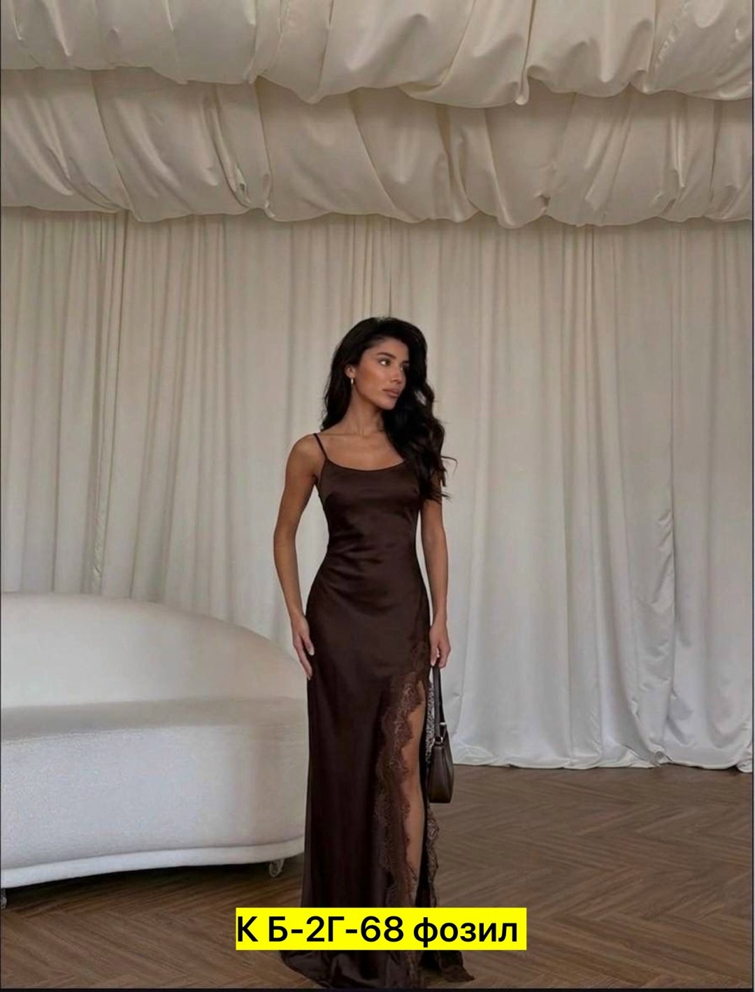 шелковое платье комбинация миди шоколадного цвета коричневое,платье с кружевной отделкой от мими never fully dressed, коричневый,кружевное макси-платье-комбинация с вырезом шоколадного цвета,атласное