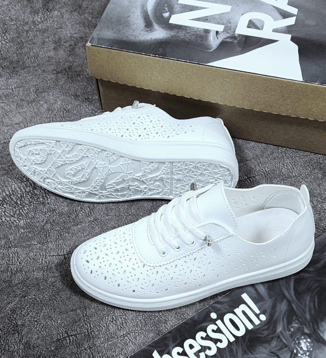 ,кроссовки женские с перфорацией,кеды с перфорацией,кеды женские,кеды женски