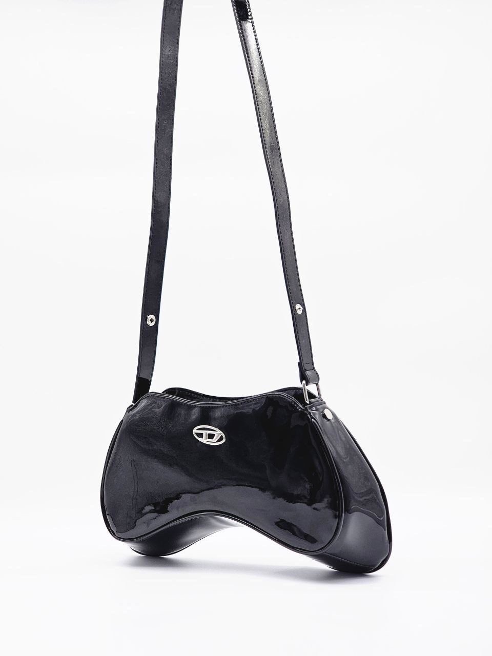 сумка через плечо diesel play черный,diesel глянцевая сумка на плечо play черный,сумка женская diesel черный,сумка,сумка через плечо diesel play x10221 черный