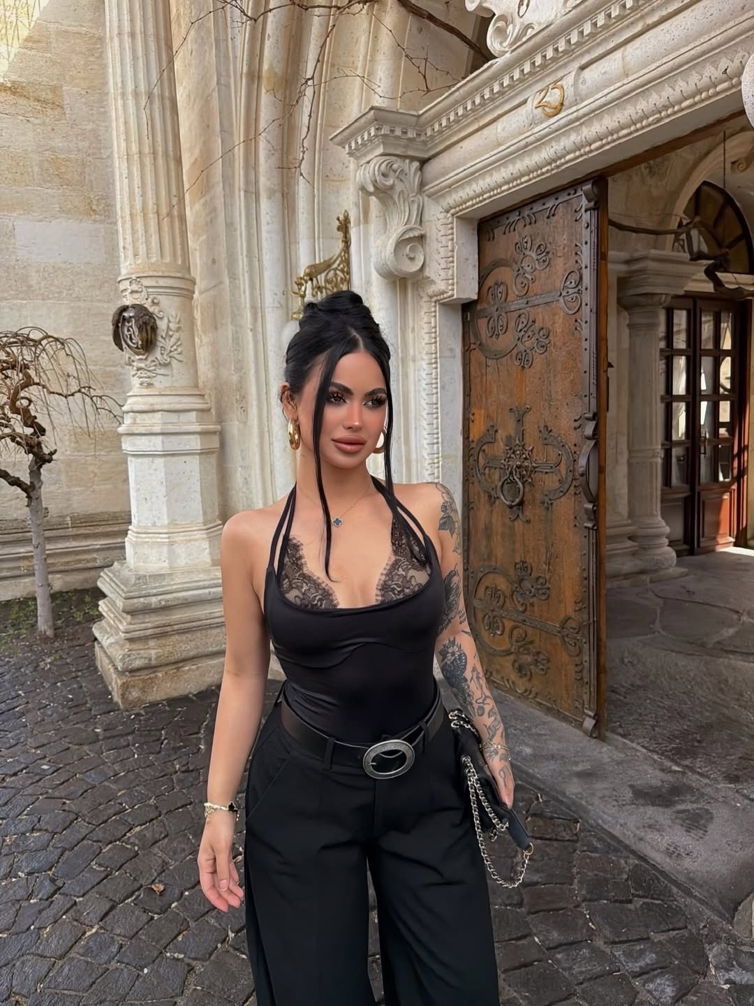 девушка,женщина брюнетка,стильные наряды,dark beauty fashion,черноволосая девушка