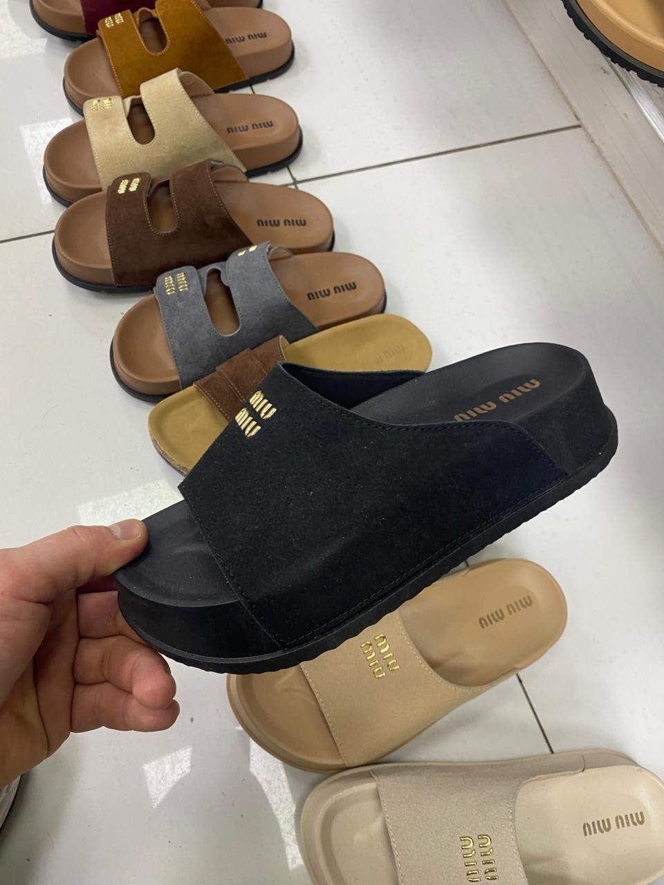 женские шлепанцы,тапочки модные,,шлёпанцы miu miu,кожаные шлепанцы miu miu