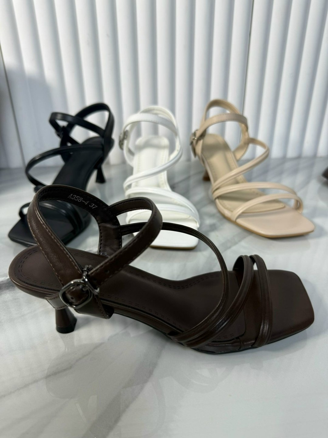 женские босоножки,босоножки с ремешками,босоножки на невысоком каблуке,босоножки на каблуках,босоножки на высоком