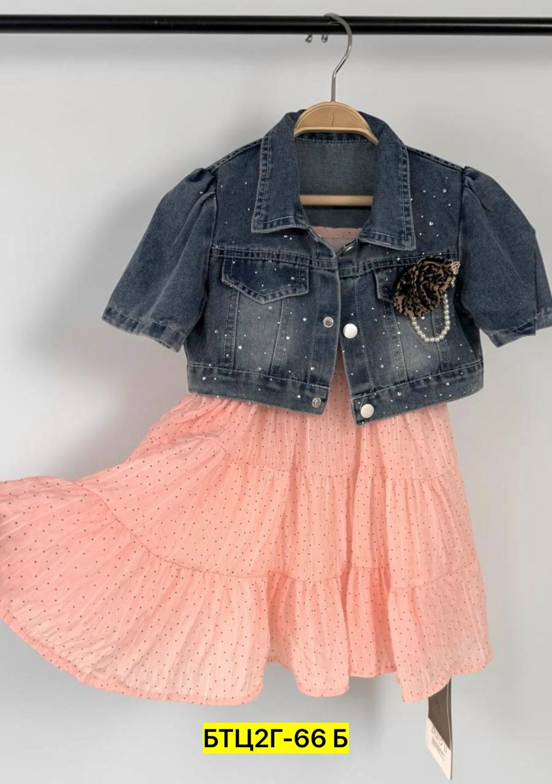 куртка джинсовая,джинсовые куртки женские,джинсовая куртка со стразами,джинсовая куртка для девочек,брошь на джинсовой куртке