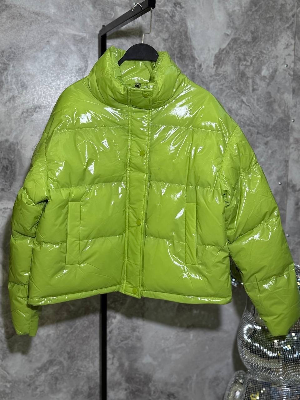женский плотный зеленый пуховик y2k,модная куртка,куртка пуховик,куртка яркая,пуховик зеленый