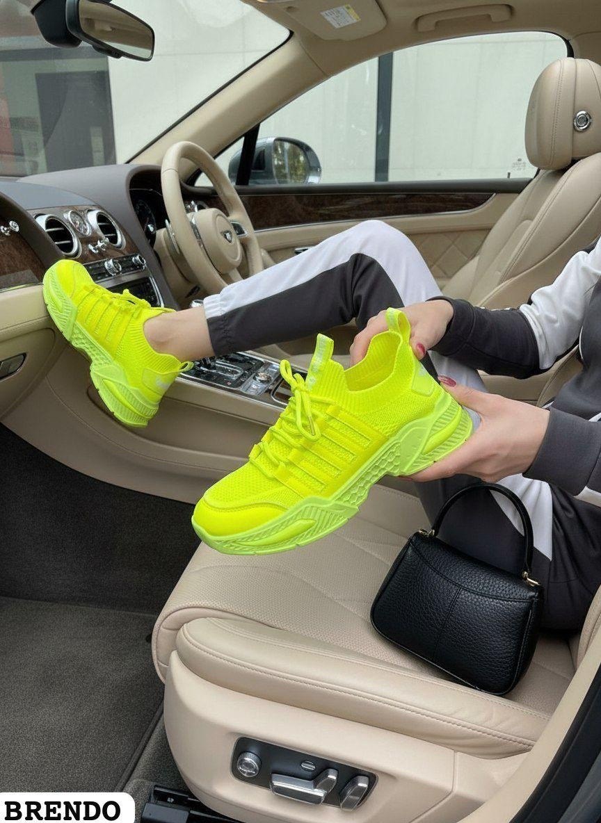 кроссовки,кроссовки женскиe,модные кроссовки,,спортивная