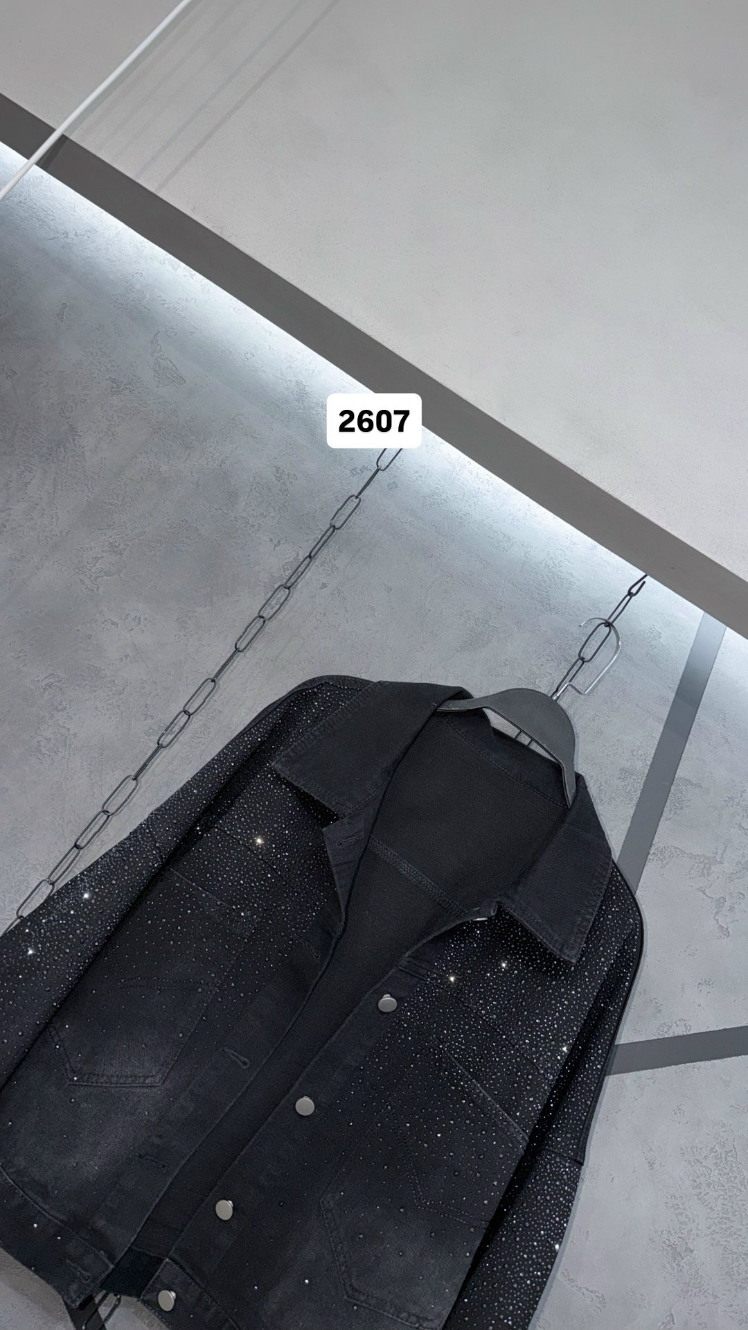 джинсовая куртка,женская джинсовая куртка с отложным воротником,куртка модная,джинсовая куртка со стразами,куртка женская джинсовая