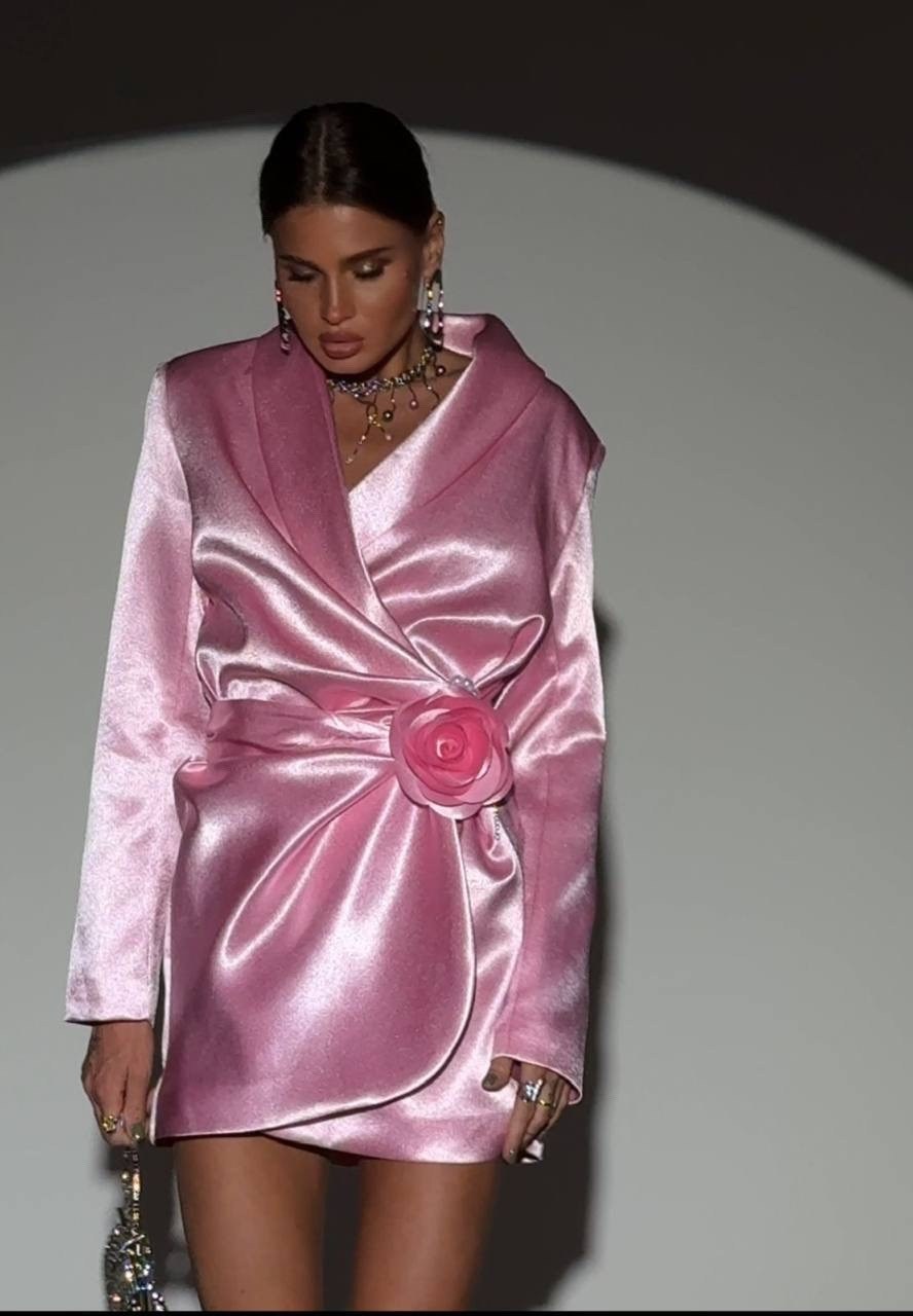 платья атласные,атласное мини платье,розовый наряд,платья,платье шикарное