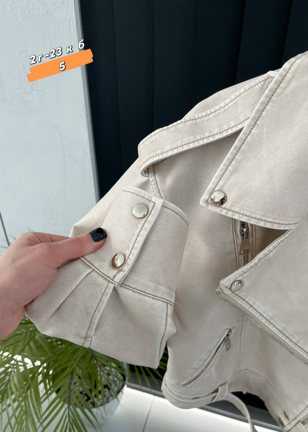 женская куртка из искусственной кожи,косуха женская,кожаная куртка,косуха куртка,кожаная женская куртка-косуха в молочном цвете