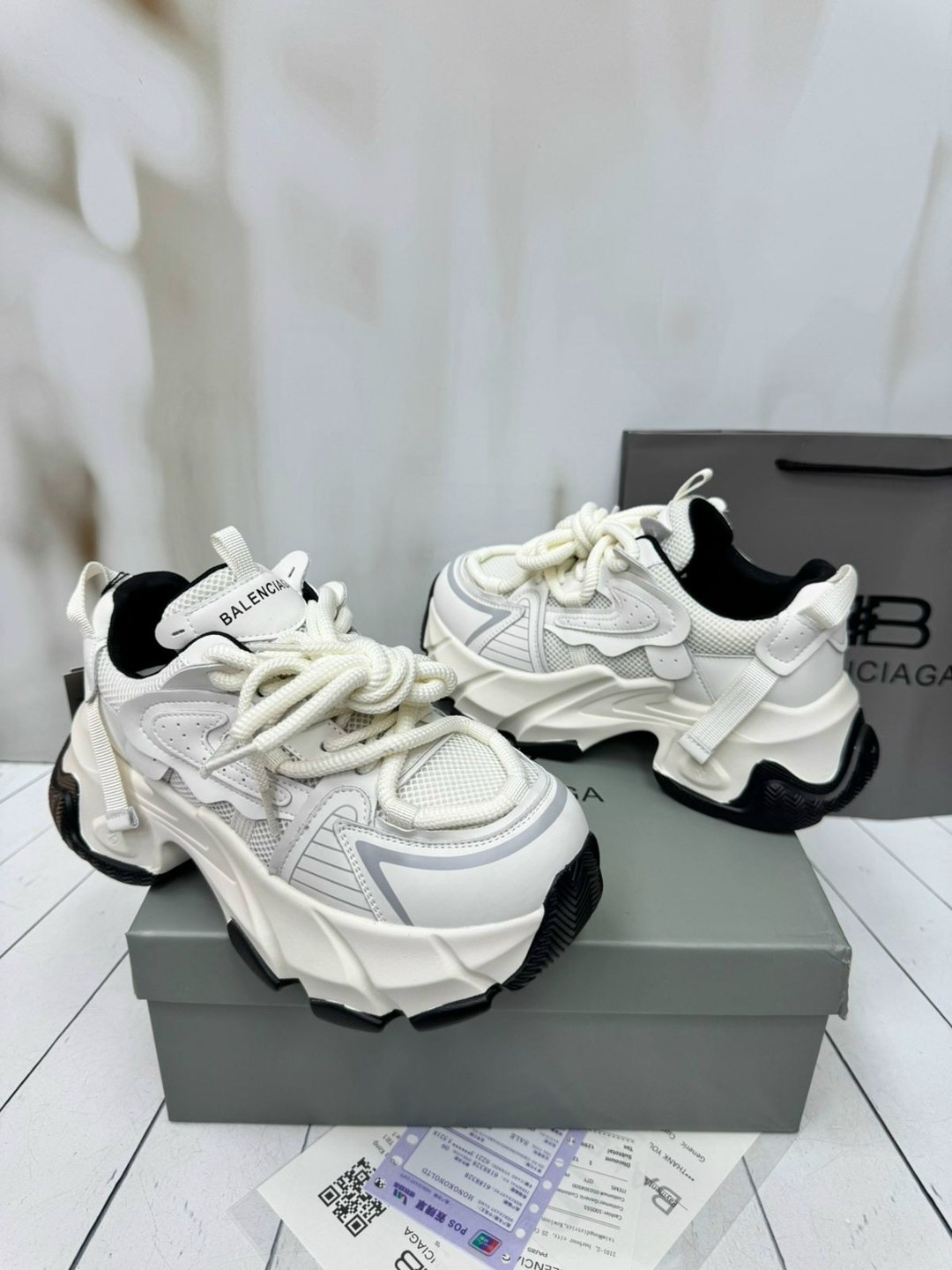 balenciaga кроссовки женские,кроссовки balenciaga,баленсиага кроссовки в сетку,баленсиага кроссовки женские,женские кроссовки
