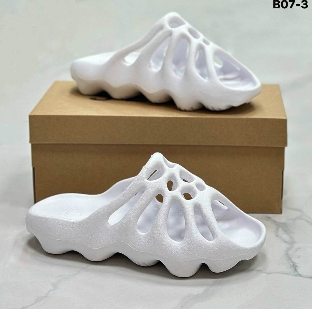 adidas yeezy foam runner,adidas yeezy 450 slide,кроссовки adidas yeezy foam runner,adidas yeezy foam runner white,сланцы yeezy foam runner