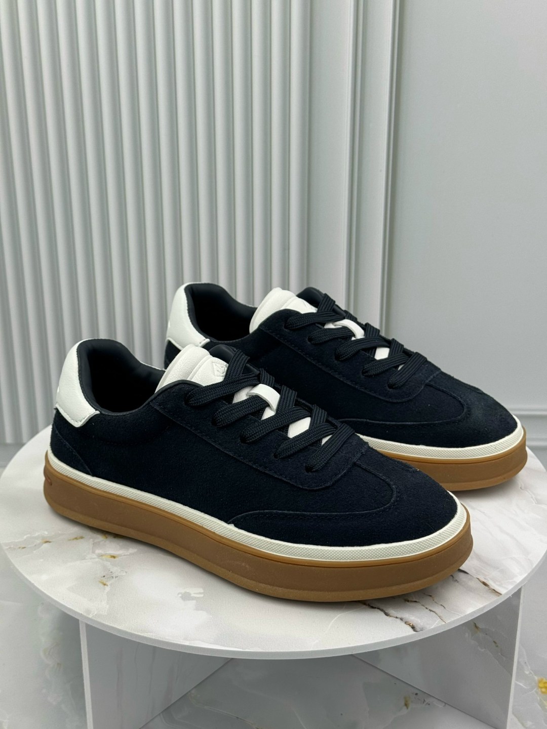 ,кеды loro piana,женские кроссовки из замши loro piana черные,кроссовки loro piana,кеды брендовые