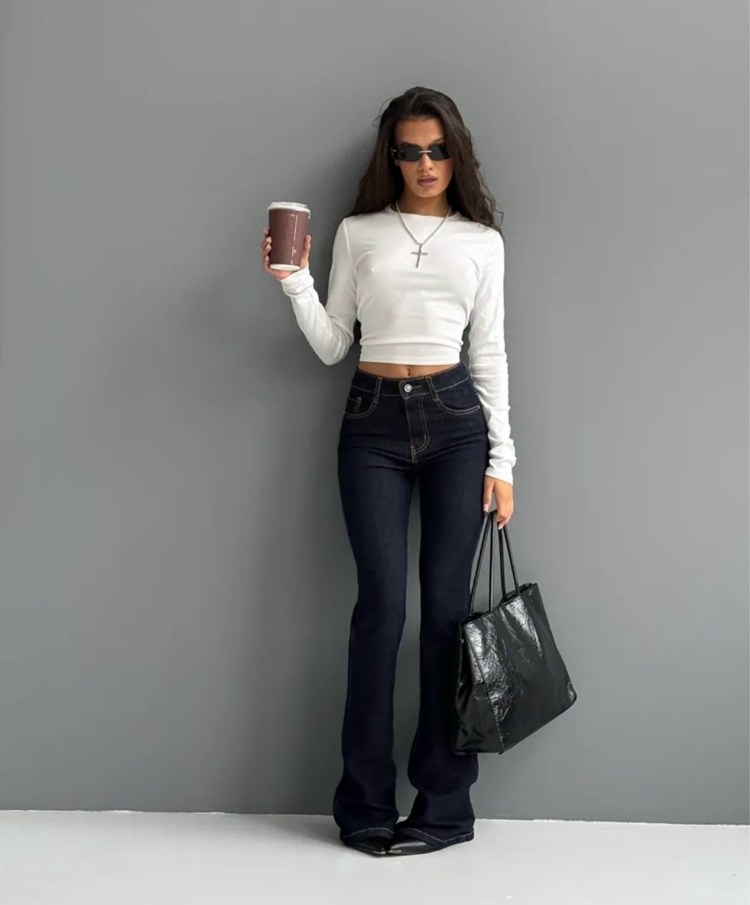 джинсы клеш женские,стильные джинсы,женские джинсы,модные джинсы,черные джинсы клеш