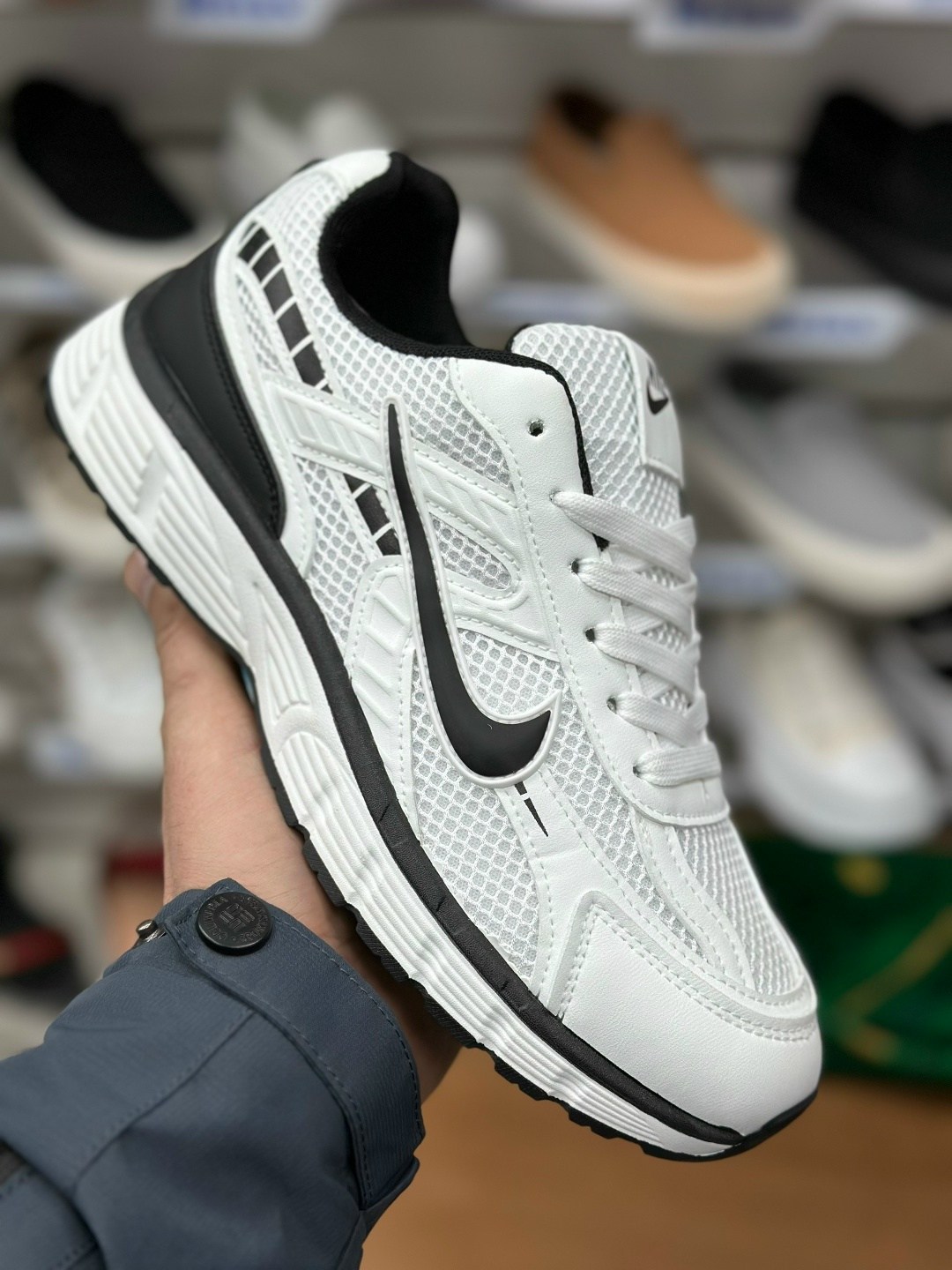 кроссовки nike initiator,кроссовки nike,кроссовки,мужские беговые кроссовки initiator от finish line nike бежевый,