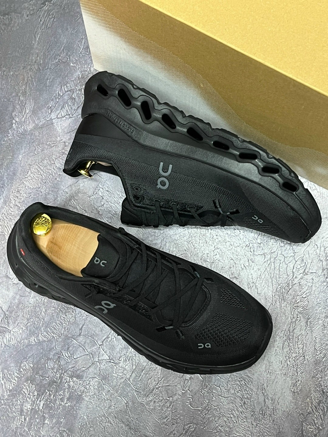 кроссовки,кроссовки on cloudtilt цвет eclipse black,черные кроссовки,оригинальные кроссовки,кроссовки on