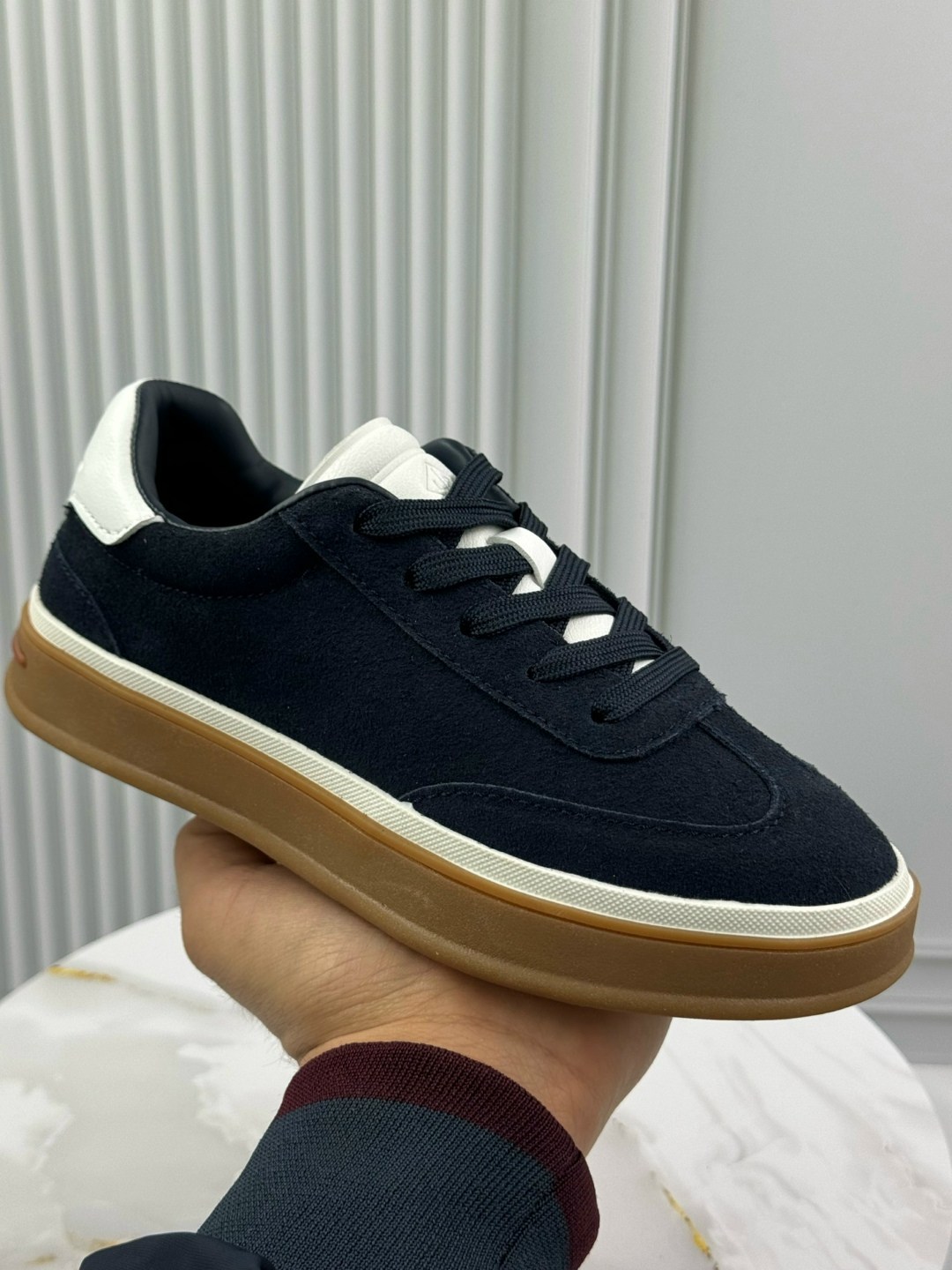 ,кеды loro piana,женские кроссовки из замши loro piana черные,кроссовки loro piana,кеды брендовые