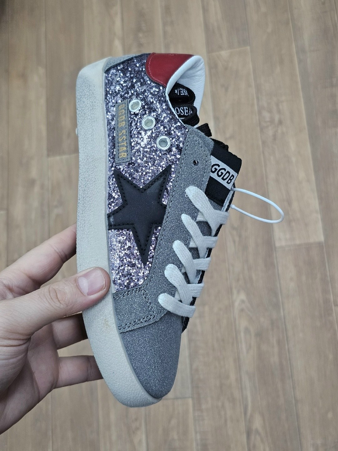 golden goose кеды super-star с блестками серебристый,голден гус кеды блестящие,golden goose кеды блестящие,golden goose ssense exclusive silver glitter superstar sneakers,