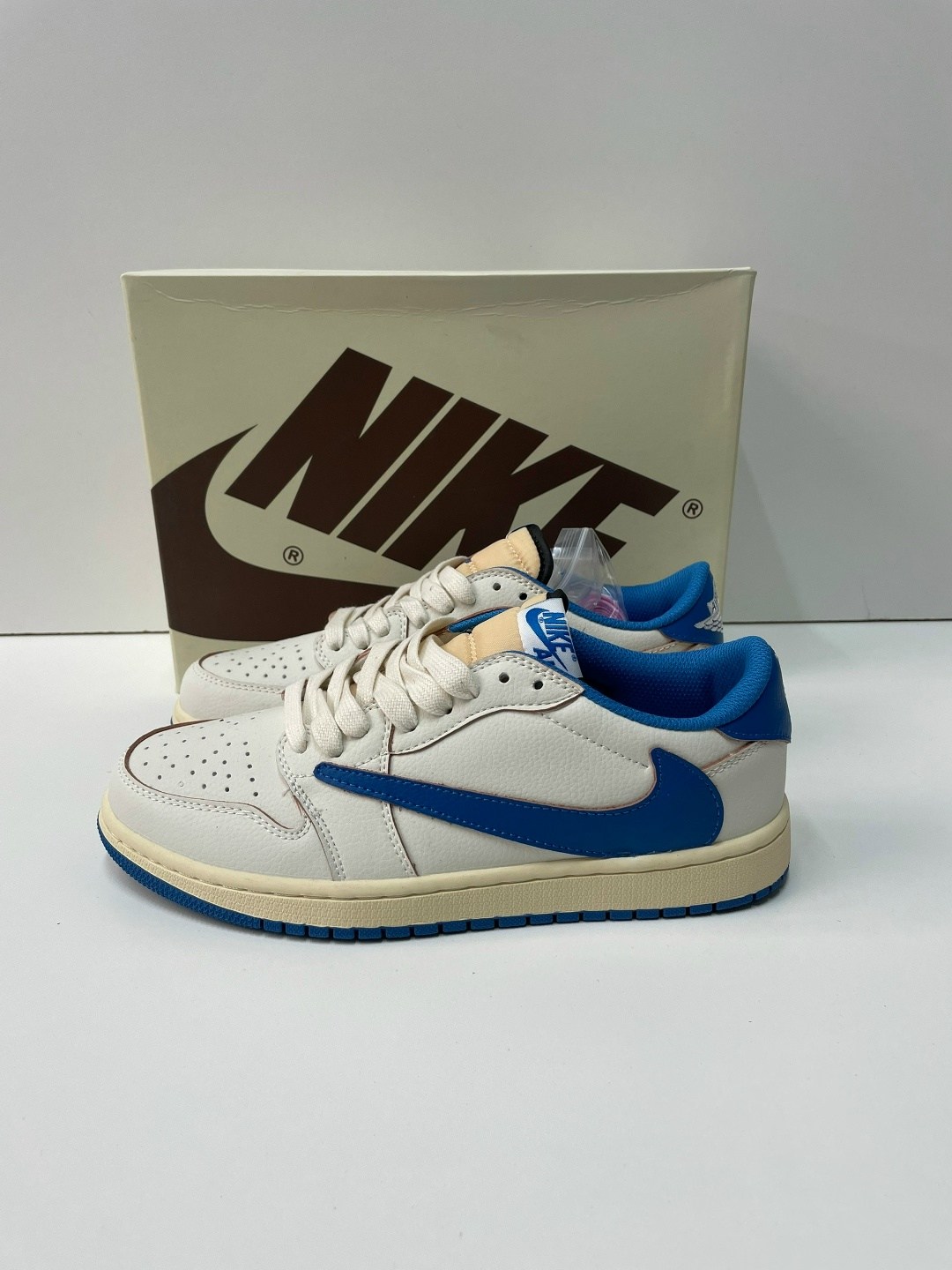 air jordan 1 low travis scott,кроссовки nike air jordan 1 low & travis scott,nike air jordan 1 low travis scott fragment,nike travis scott x air jordan 1 low,nike air jordan 1 low travis scott