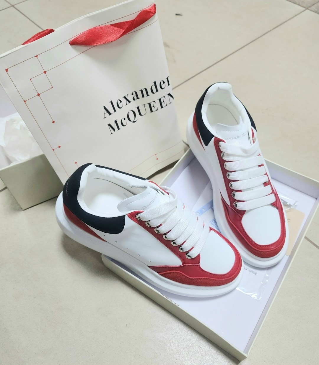 кроссовки alexander mcqueen,кеды alexander mcqueen,alexander mcqueen,кроссовки женские alexander mcqueen,alexander mcqueen женские кроссовки красный цвет