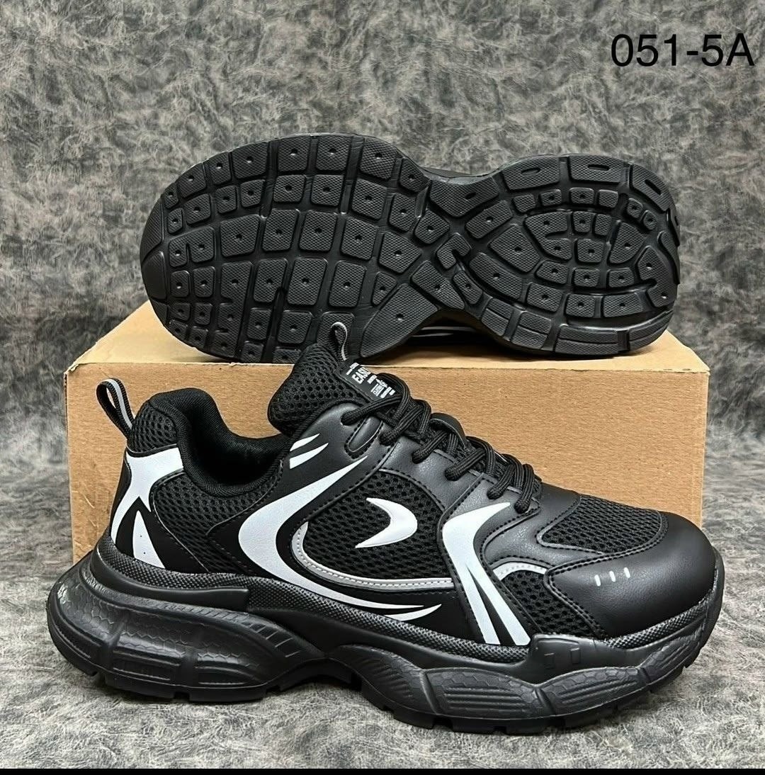 мужские кроссовки,кроссовки черные,кроссовки повседневные,массивные кроссовки,черные мужские кроссовки