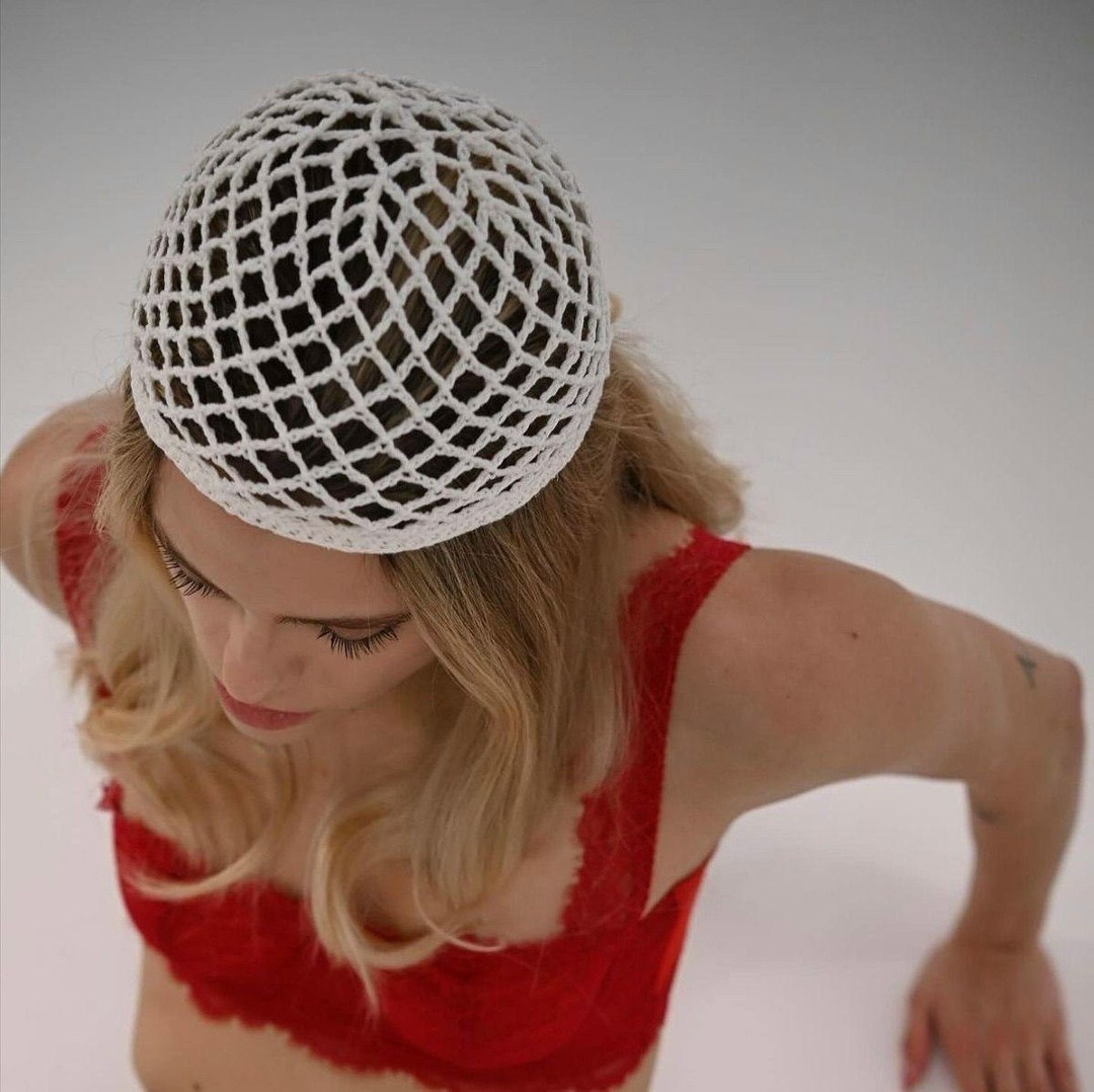 вязаные головные уборы,шапка сетка,летние шапки,шапка сетка крючком,шапочка вязаная