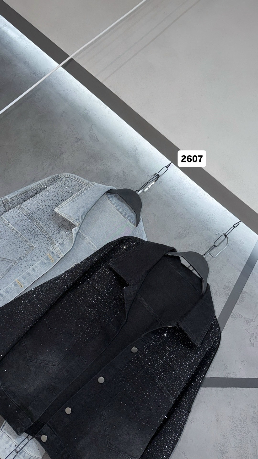 джинсовая куртка,женская джинсовая куртка с отложным воротником,куртка модная,джинсовая куртка со стразами,куртка женская джинсовая