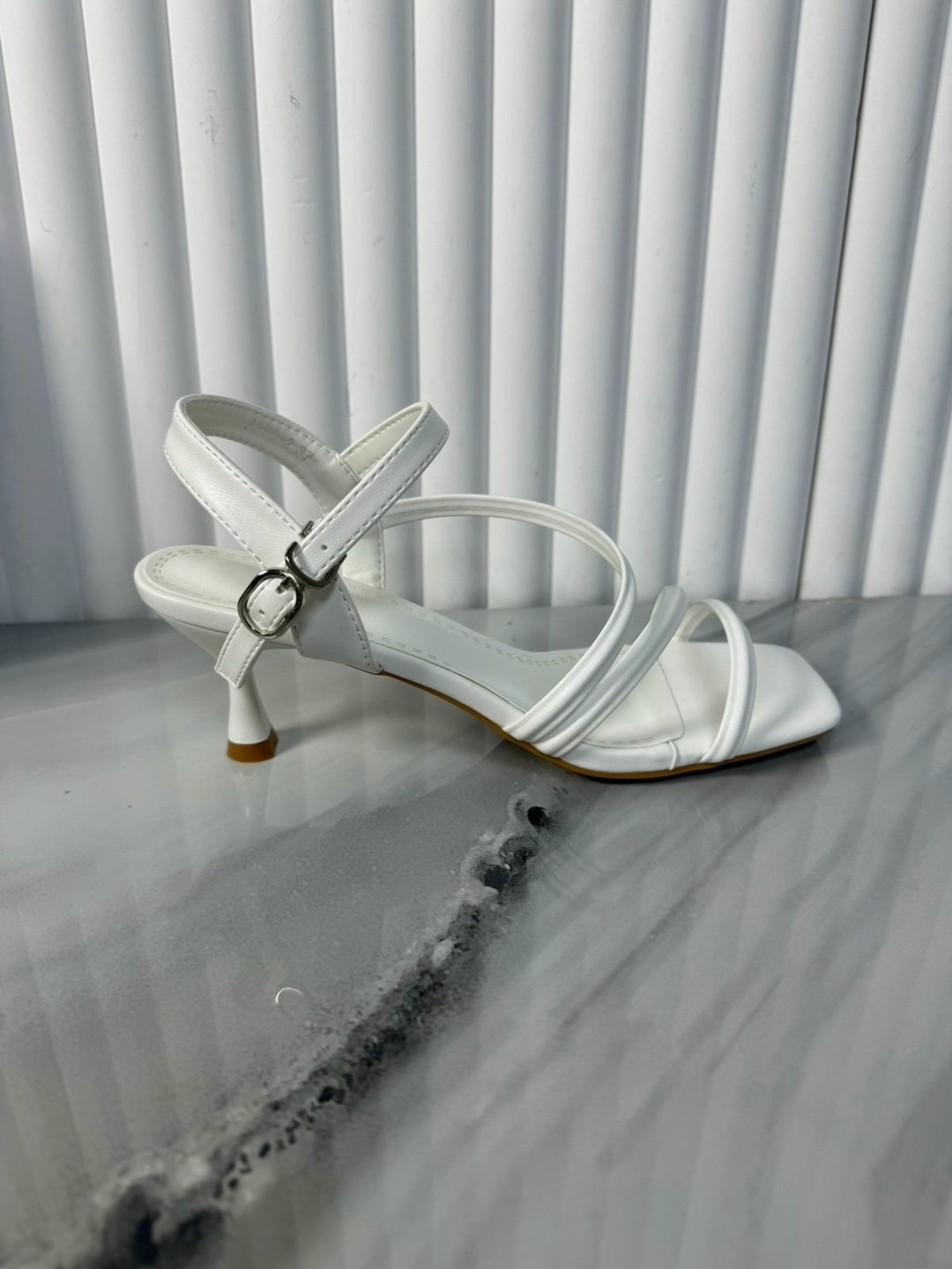 женские босоножки,босоножки с ремешками,босоножки на невысоком каблуке,босоножки на каблуках,босоножки на высоком