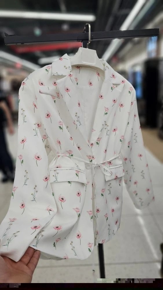 костюм с принтом,пиджак с цветочным принтом,модный женский пиджак с цветочным принтом,пиджак оверсайз с цветочным принтом leroy style,женские костюмы