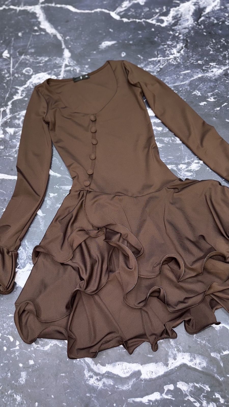 платье коричневое,кашемировый костюм с юбкой,костюм с юбкой мини,платье женской,платье женское с воланами короткое
