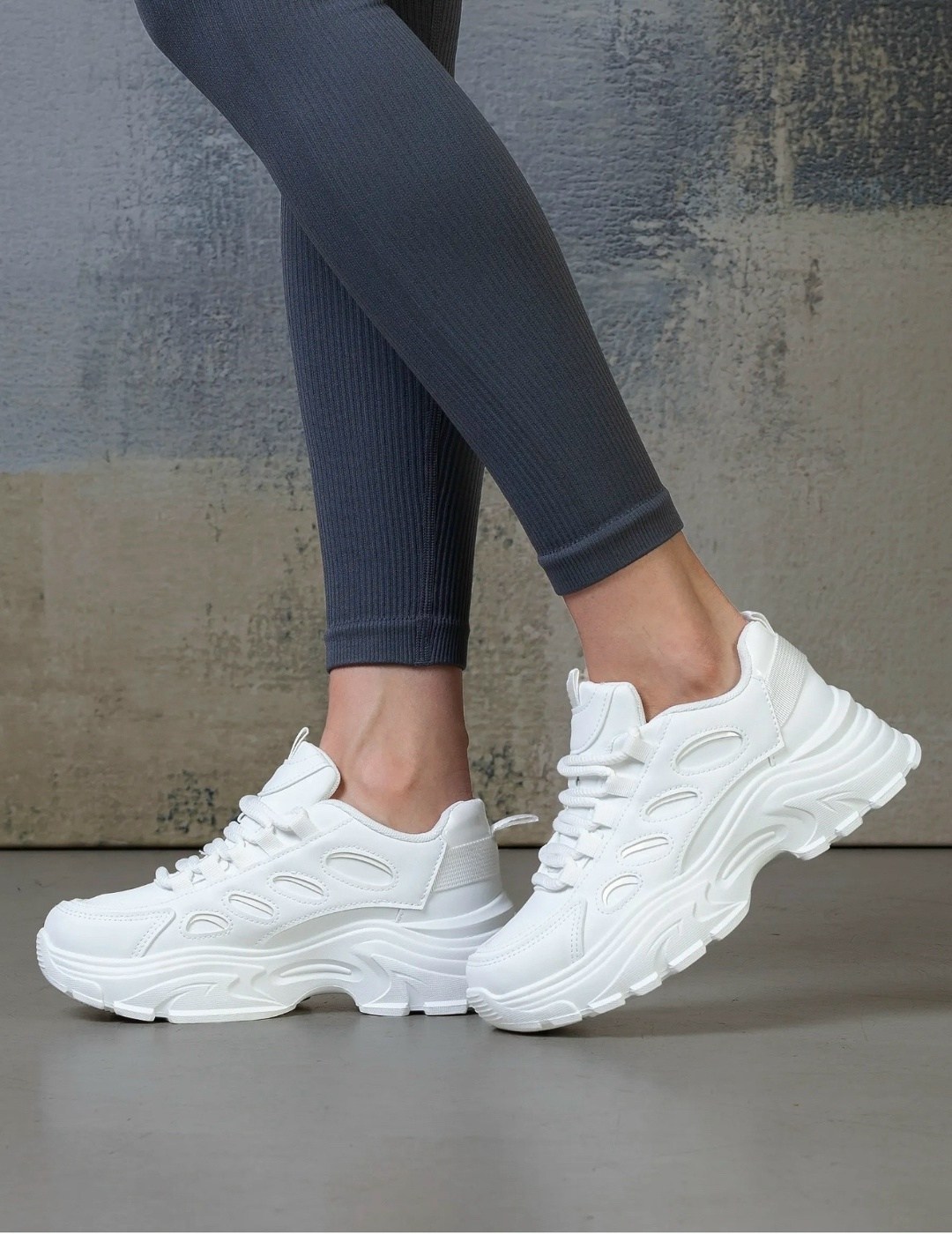 женские белые кроссовки,кроссовки женские,белые кроссовки,женские массивные кроссовки,кроссовки женские на массивной подошве