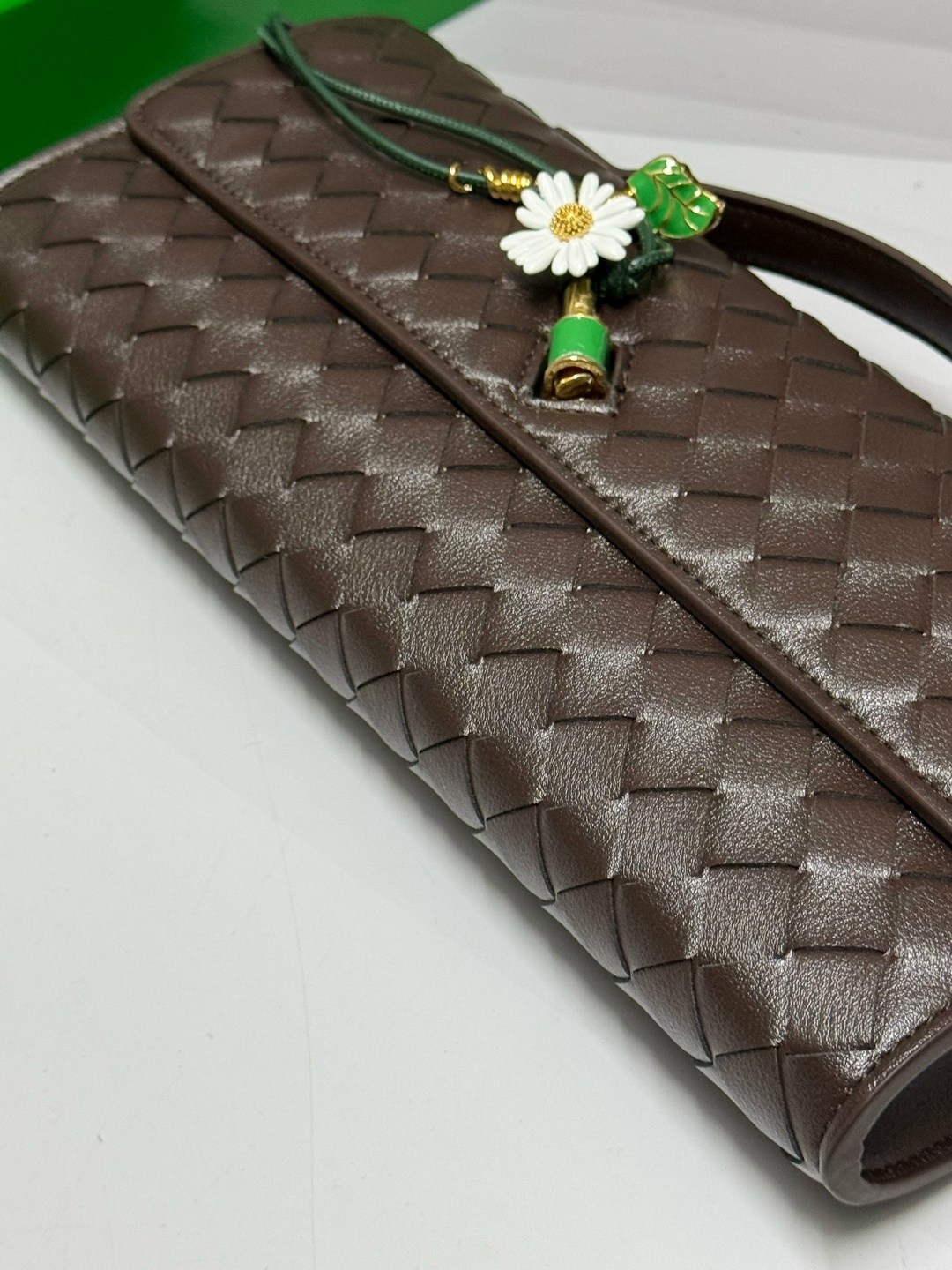 клатч bottega veneta,сумка женская bottega veneta,сумка bottega veneta,клатч bottega veneta andiamo,сумка клатч плетеная в стиле боттега bottega veneta