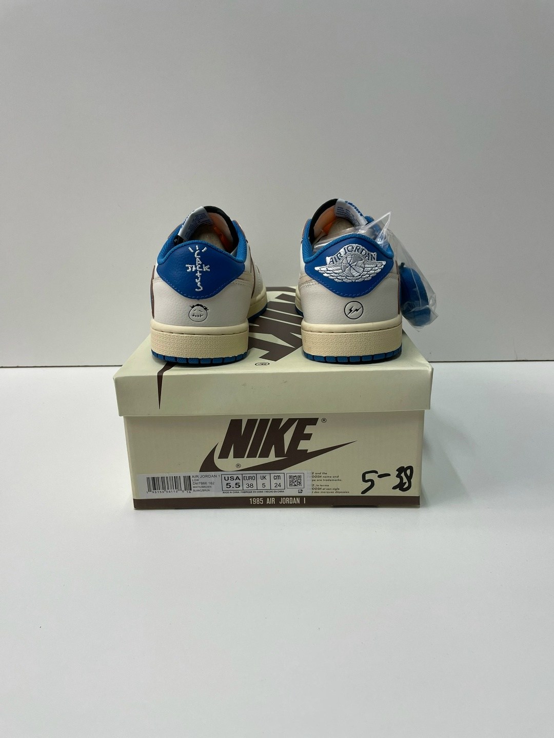 air jordan 1 low travis scott,кроссовки nike air jordan 1 low & travis scott,nike air jordan 1 low travis scott fragment,nike travis scott x air jordan 1 low,nike air jordan 1 low travis scott